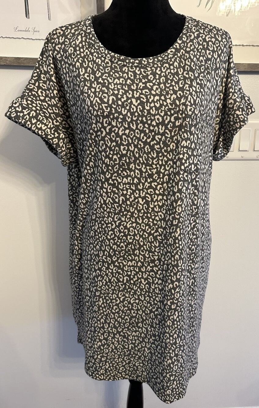Animal Print Cheetah T-shirt Dress Size Medium Pockets Loose Short Sleeve NEW